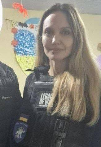 Анжелина Жоли Украинага борди, аммо бу сафар муаммосиз ўтмади