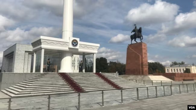 Kreml Rossiyaning Markaziy Osiyodagi urush tanqidchilarning ovozini o‘chirishga urinmoqda