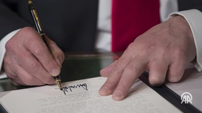 Трамп 4 июль куни солиқларни қисқартириш тўғрисидаги қонунни имзолади
