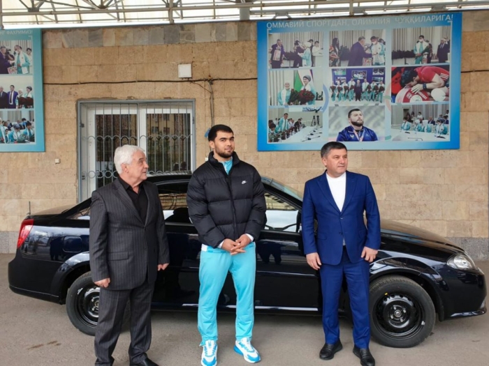Akbar Jo‘rayevga Gentra avtomobili sovg‘a qilindi