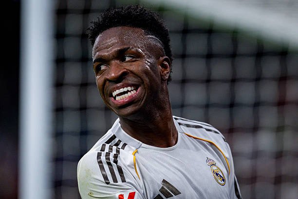 Винисиус “Барса” устидан кулди