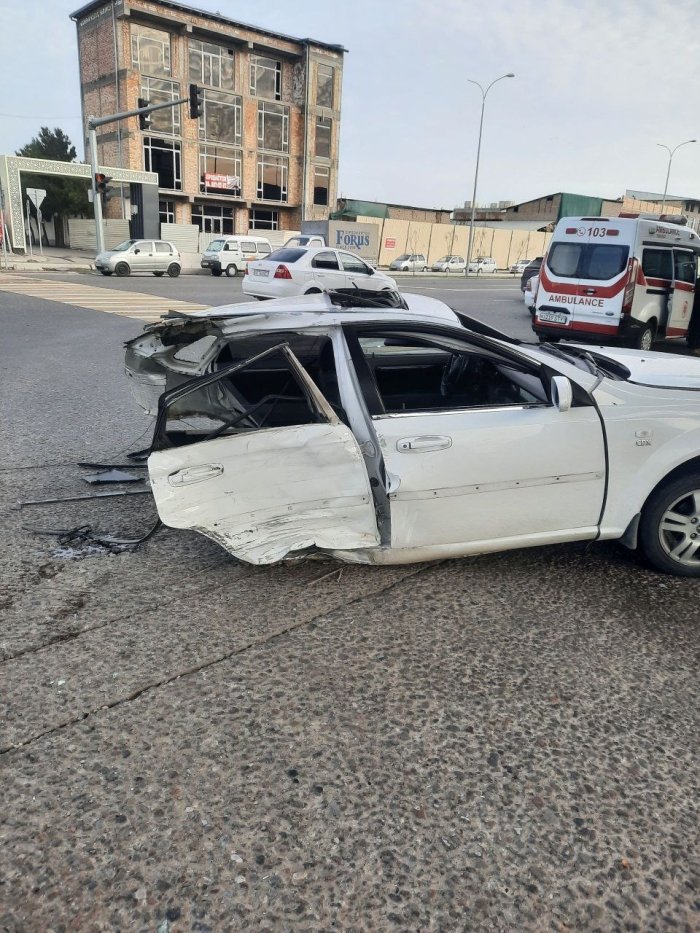 Тошкентдаги ЙТҲда Lacetti иккига бўлиниб кетди