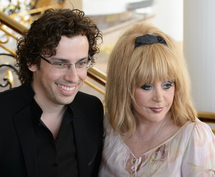 Alla Pugacheva Maksim Galkin uchun o‘zbekcha taom tayyorladi (VIDEO)