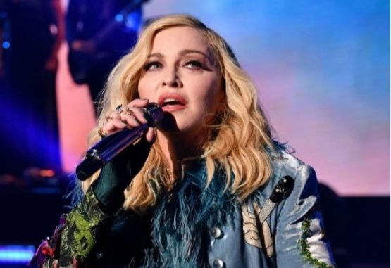 Madonnaning yangi soch turmagi muxlislarini hayratga soldi