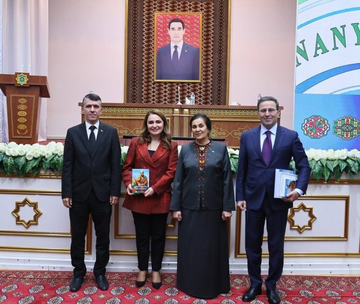 Маҳтимғули Пирағининг “Мен ошиқман” номли китоби тақдимоти бўлиб ўтди
