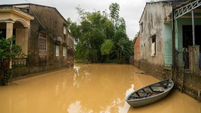 Vyetnamdagi suv toshqini yuzga yaqin odamning hayotiga zomin bo‘ldi