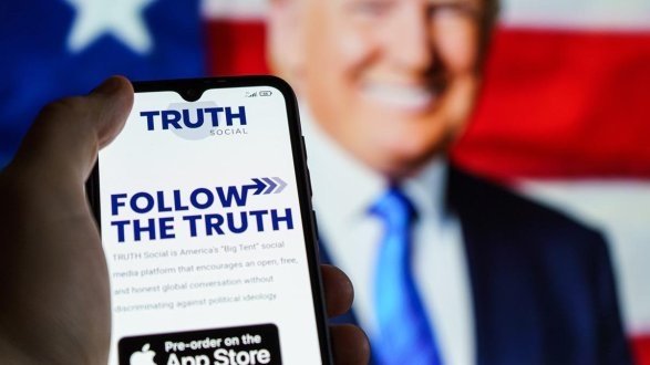 Харриснинг қарори туфайли Трамп 900 миллион доллар йўқотди