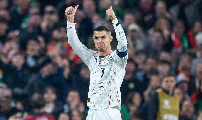 Ronaldu Oq uyda Mask, Infantino va yana bir qator mashhur insonlar bilan selfi qildi (foto)