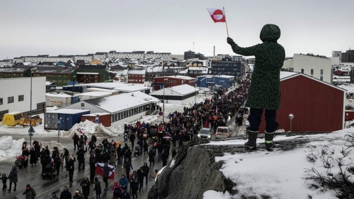 Germaniyaning sobiq vaziri Grenlandiyani 1 trln dollarga sotishni taklif qildi