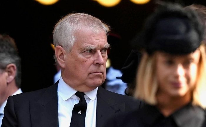 Buyuk Britaniya qiroli Charlz III ning ukasi shahzoda Endryu jinsiy tajovuz ayblovi tufayli barcha unvonlaridan mahrum qilindi 