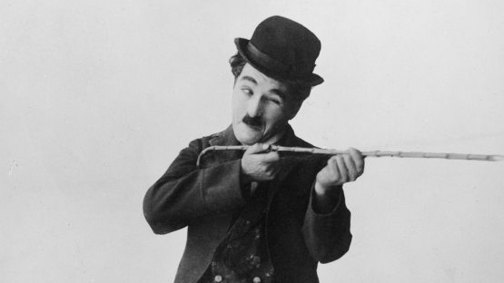 Сизни ўйлантириб қўядиган тарихий сурат: Чаплин фильмидаги мобиль телефон