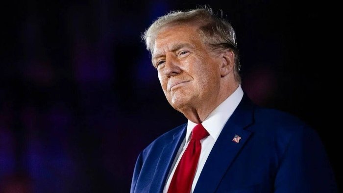 Трамп Эроннинг Миноб шаҳридаги қизлар мактабига берилган зарбада Теҳронни айблади