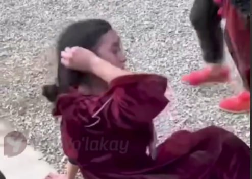 Andijonda voyaga yetmagan qizlar tengdoshini guruh bo‘lib kaltaklashdi