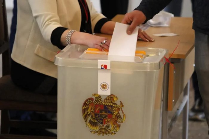 Арманистон Марказий сайлов комиссияси яна бир сайлов участкасида овоз бериш натижаларини бекор қилди