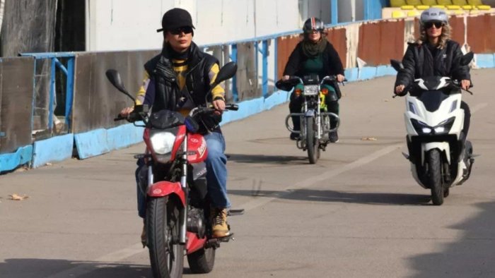 Eron hukumati ayollarga motosikl haydash guvohnomasini olishga rasman ruxsat berdi