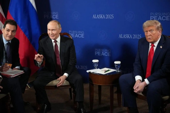 Аляскадаги учрашувда Трамп Путинга овозини кўтарган ва ҳатто кетиб қолиш билан таҳдид қилган — Financial Times