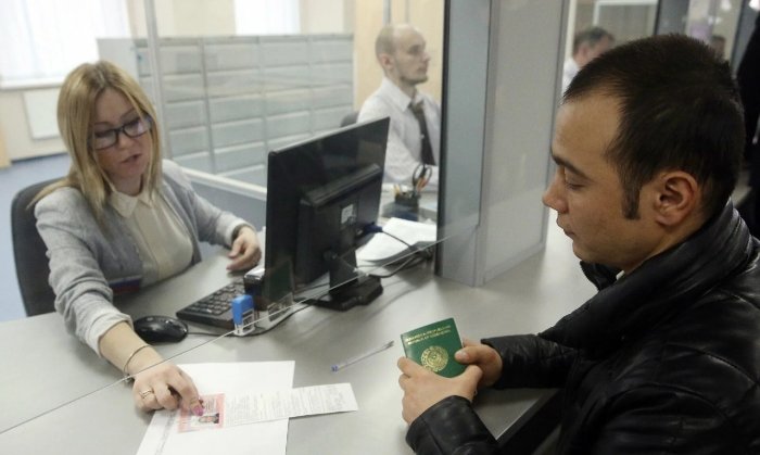 Rossiyada migrantlar uchun bank hisoblarini cheklash taklif qilindi