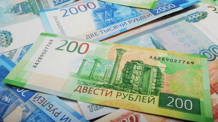 Рубл мустаҳкамланиши фонида Ўзбекистонга Россиядан пул ўтказмалари кескин ошди