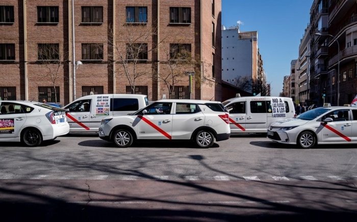 Ispaniyada taksi haydovchilari sug‘urta xarajatlari narxi oshishi sababli ommaviy norozilik uyushtirdi
