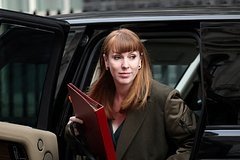 Britaniya Bosh vaziriga qarshi fitna fosh etildi