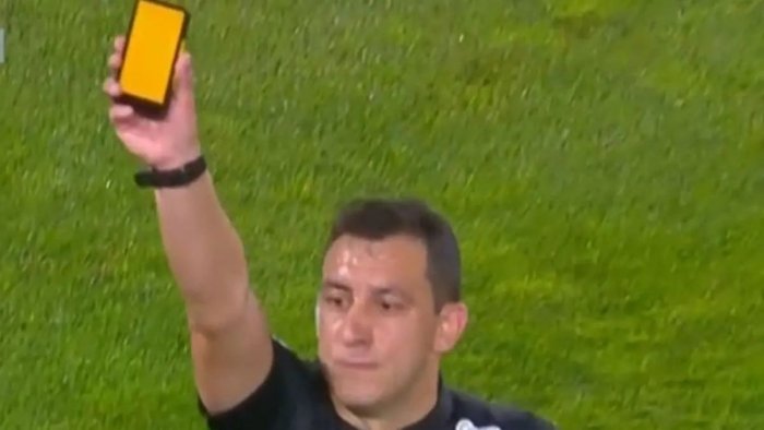 Futbolda yangi davr boshlanmoqdami? Urugvayda elektron kartochkalar sinovdan o‘tkazildi