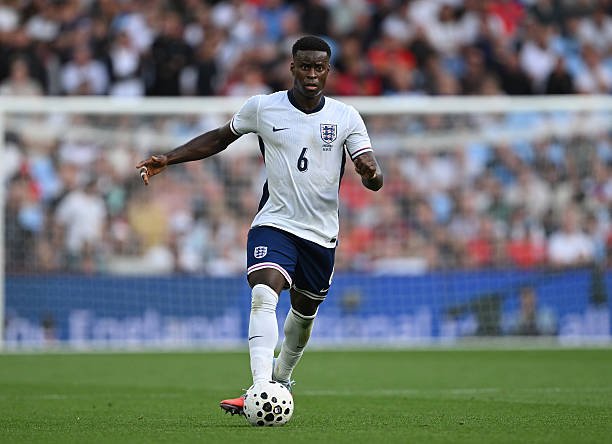 "Манчестер Сити" тажрибали марказий ҳимоячи учун курашга қўшилди