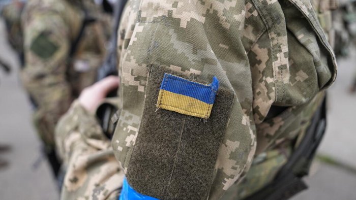 Украина қуролли кучлари жангариларни ташиш учун мактаб автобусларидан фойдаланмоқда