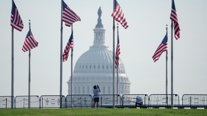 АҚШда шатдаун ноябрь ойининг охиригача чўзиладими?