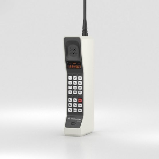 Birinchi Motorola DynaTAC qo‘l telefoni