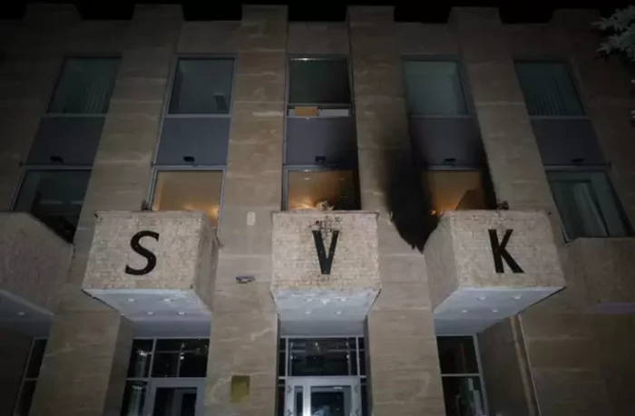 Pragadagi "Rossiya uyiga" "Molotov kokteyllari" bilan hujum qilindi