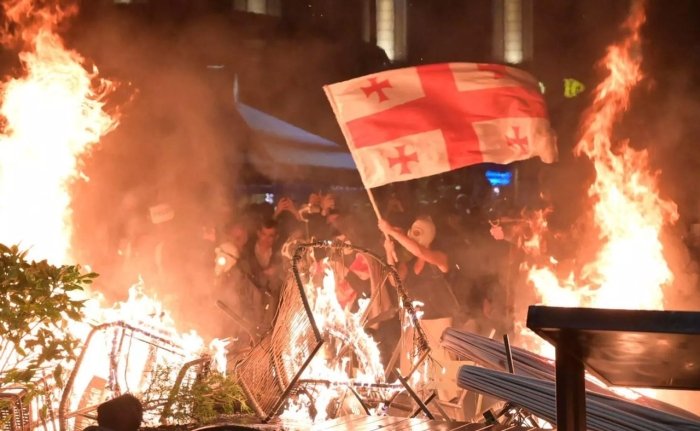 Tbilisida namoyishchilar polisiya bilan to‘qnash keldi