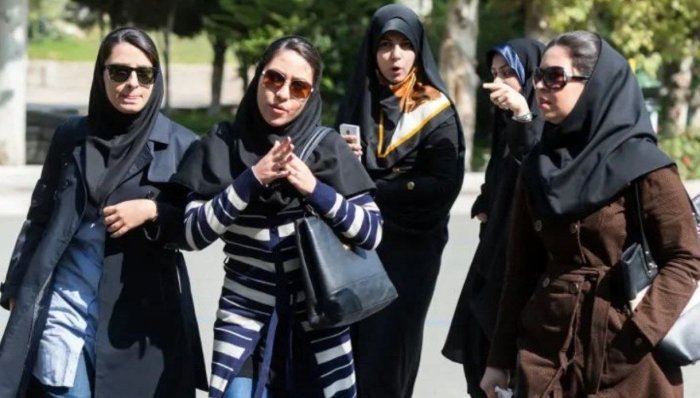 Эронда аёллар учун ҳижоб ўраш мажбурияти бекор қилинди 