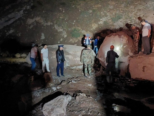 Surxondaryoda 8 kishi to‘silib qolgan dovon yo‘lida qolib ketdi