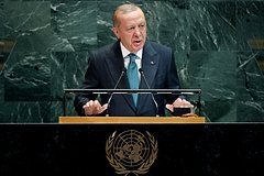 Erdog‘an Makron haqida hazil qildi