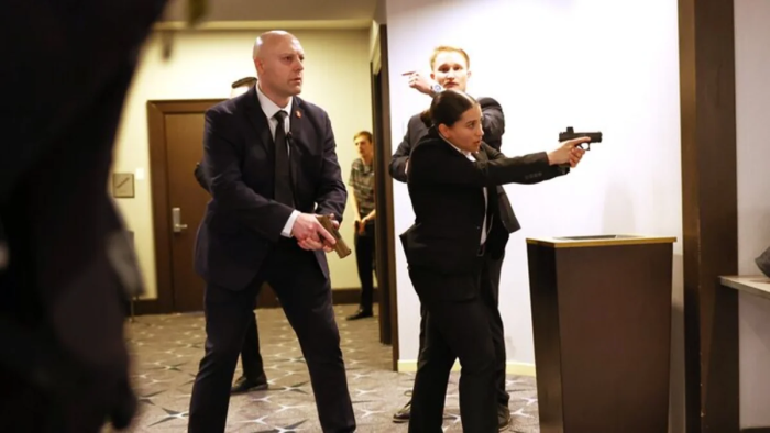 Tramp otishma sodir bo‘lgan Washington Hilton mehmonxonasida qolmoqda