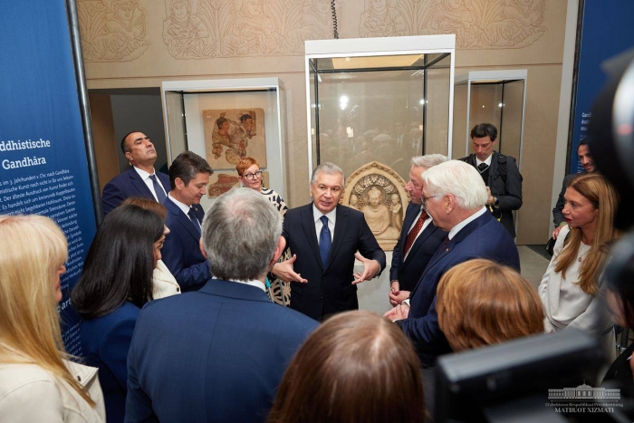 Ўзбекистон ва Германия Президентлари ўзбек халқининг маданий-тарихий меросига бағишланган ноёб кўргазмани очиб бердилар