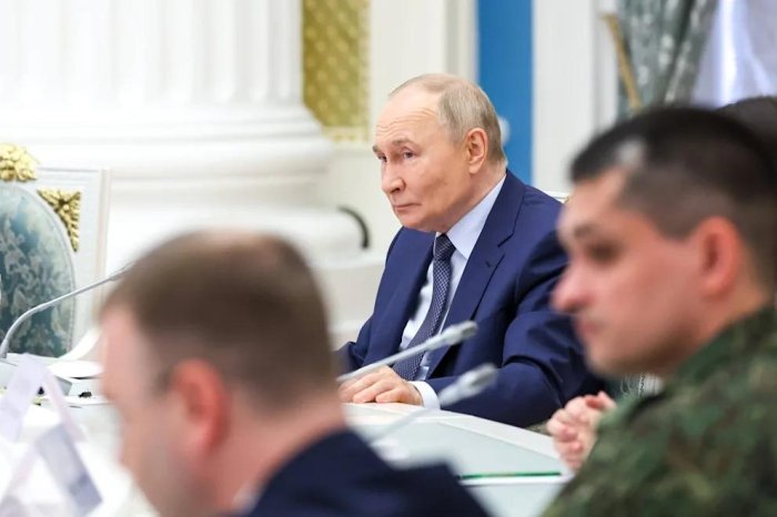 Reuters: Путин Украина урушини тўхтатиш учун бир қатор шатларни илгари сурмоқда
