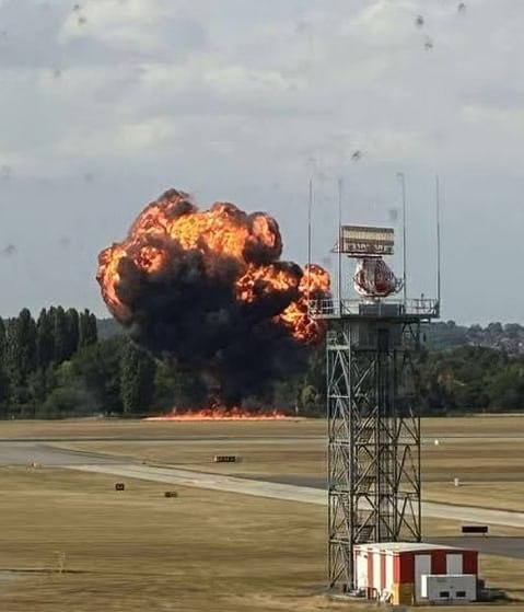 Britaniyaning Esseks grafligidagi Sautend aeroportida kichik o‘lchamli samolyot qulab tushdi