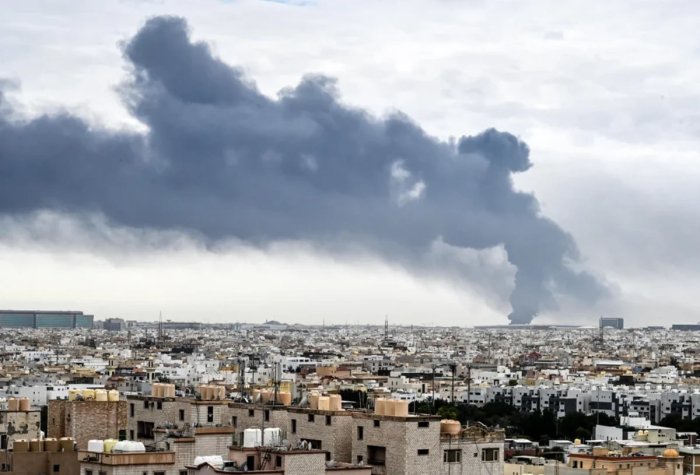 Quvaytdagi neftni qayta ishlash zavodida dron hujumidan keyin yong‘in sodir bo‘ldi