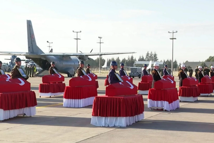 Анқарада авиаҳалокатда ҳалок бўлган ҳарбийлар билан видолашув маросими бўлиб ўтмоқда