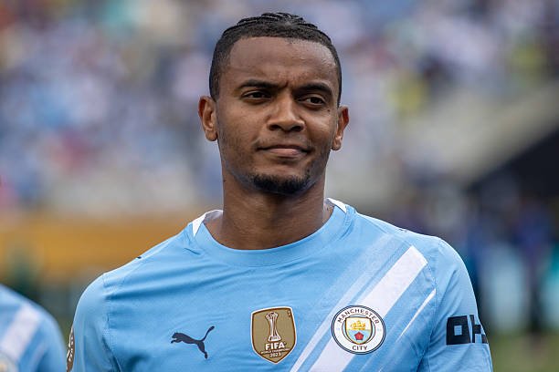 London klubi "Manchester Siti"ga markaziy himoyachi bo‘yicha rasmiy taklif bilan chiqdi