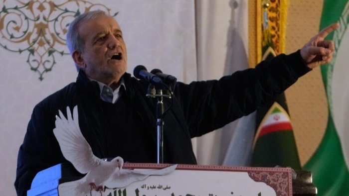 Эрон президенти АҚШ билан адолатли музокараларни талаб қилмоқда