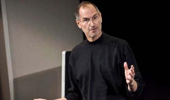РАСМАН: Apple бир ярим йилдан бери ҳамма кутаётган гаджетини чиқармайдиган бўлди!
