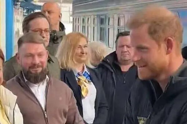 Шаҳзода Гарри кутилмаганда Киевга ташриф буюрди