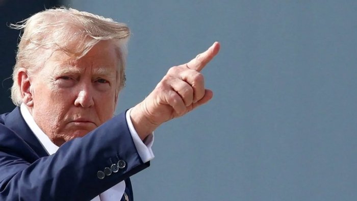 Трампнинг рейтинг кўрсаткичлари пасаймоқда, ким айбдор?