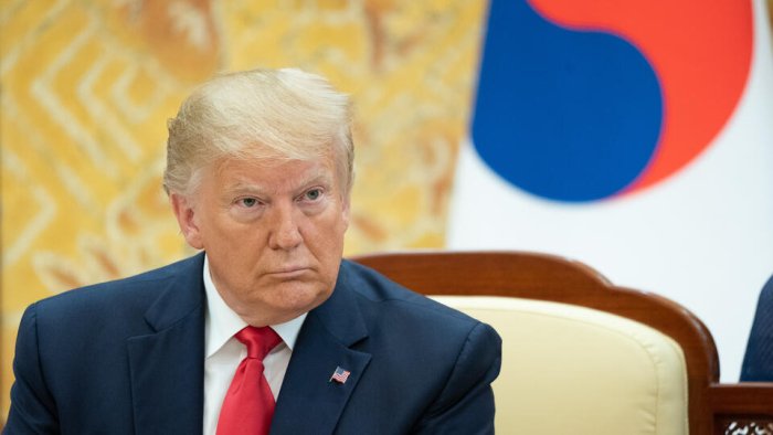 Трамп Байден атрофидагиларни давлатга хиёнатда айблади