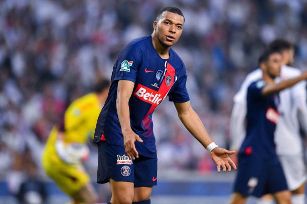 "PSJ" - Mbappe mojarosi davom etadi. Endi klub Kiliandan 100 million yevro talab qilmoqda