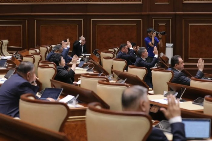 Bir vaqtda ikkita OTMda o‘qish imkoniyati yuzasidan senator so‘rovi yuborildi