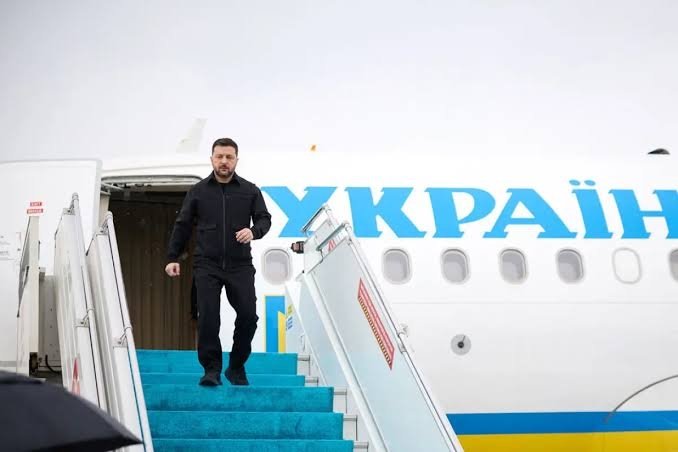 Зеленский Россия унинг президентлик самолётига 2 марта ҳужум қилишга уринганини айтди