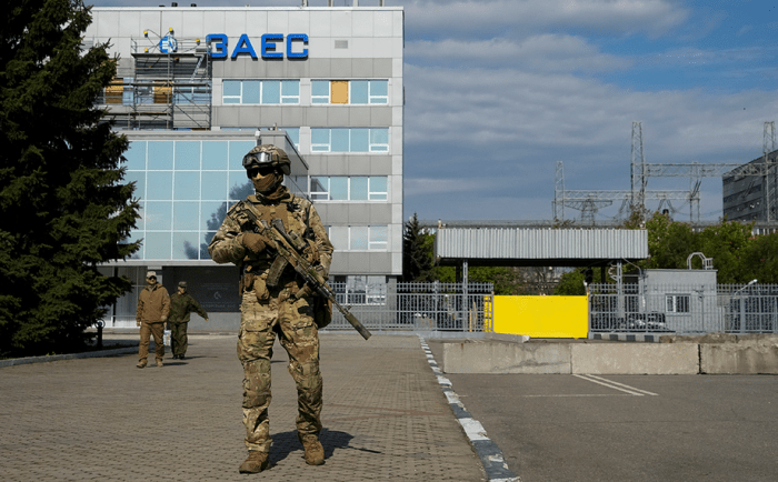 «Коммерсант»: Россия АҚШ билан Запорожье АЭС устидан қўшма назорат масаласини муҳокама қиляпти